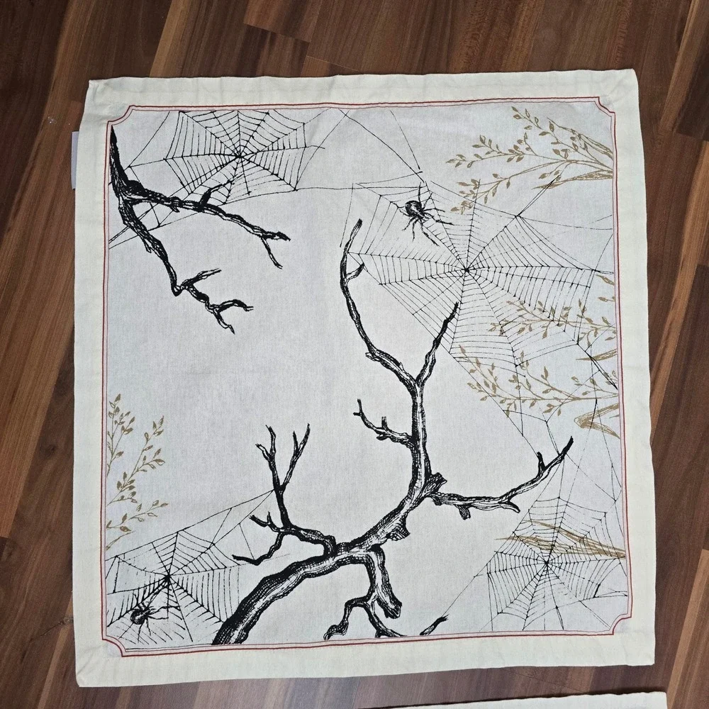Williams Sonoma Halloween Linens Set 2 Napkins 2 Towels Spider Webs Bats Spooky
